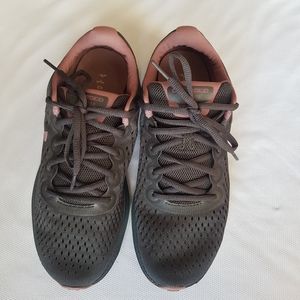 Under armour charge impulse running/ tennis sneaker for women SZ 8